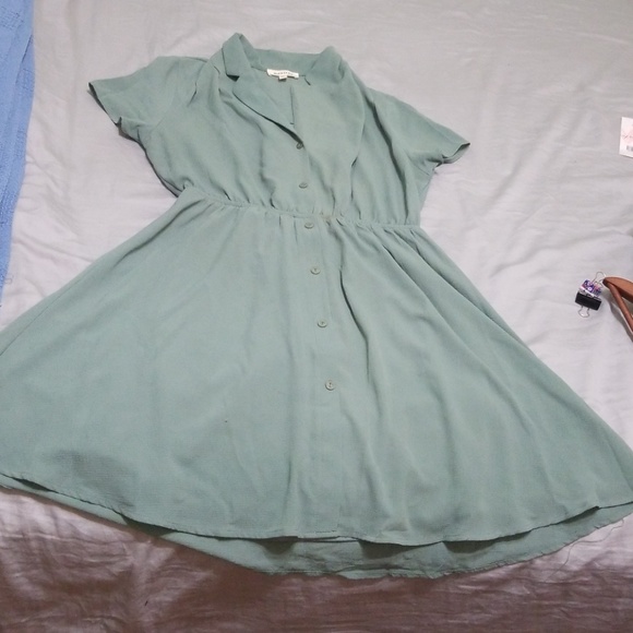 Dress - Picture 3 of 3